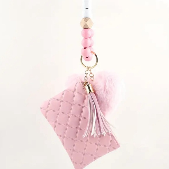 New Chic Pink Quilted Cardholder with Heart Keychain - Picture 2 of 2